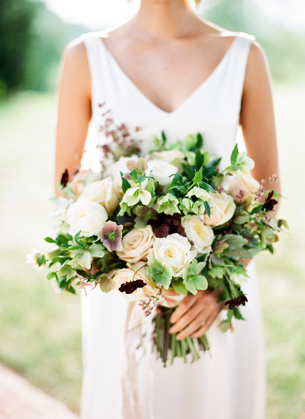 hellebore-wedding-bouquet-white-green
