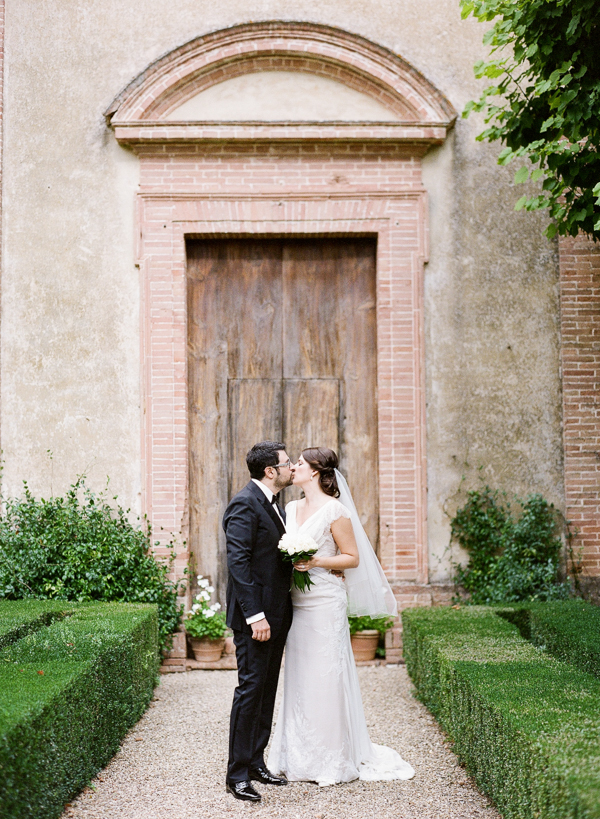 italian-wedding-villa-ideas-bride-groom