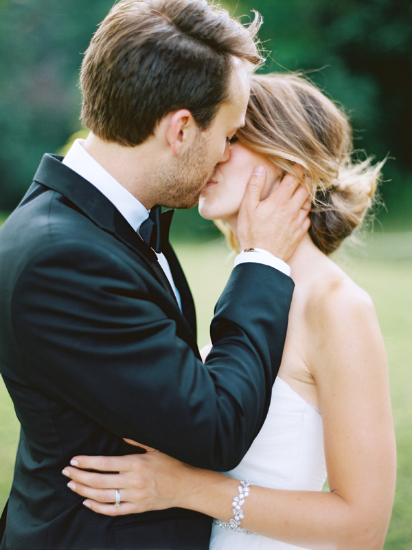 kiss-wedding-photo-ideas