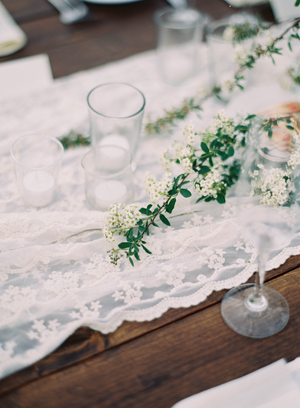 lace-runner-wedding-ideas