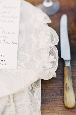 lace-tablecloth-wedding-ideas