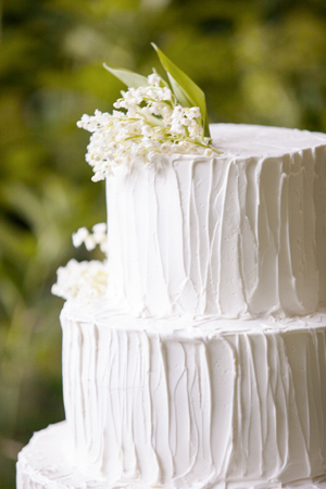 lily-of-the-valley-wedding-cake