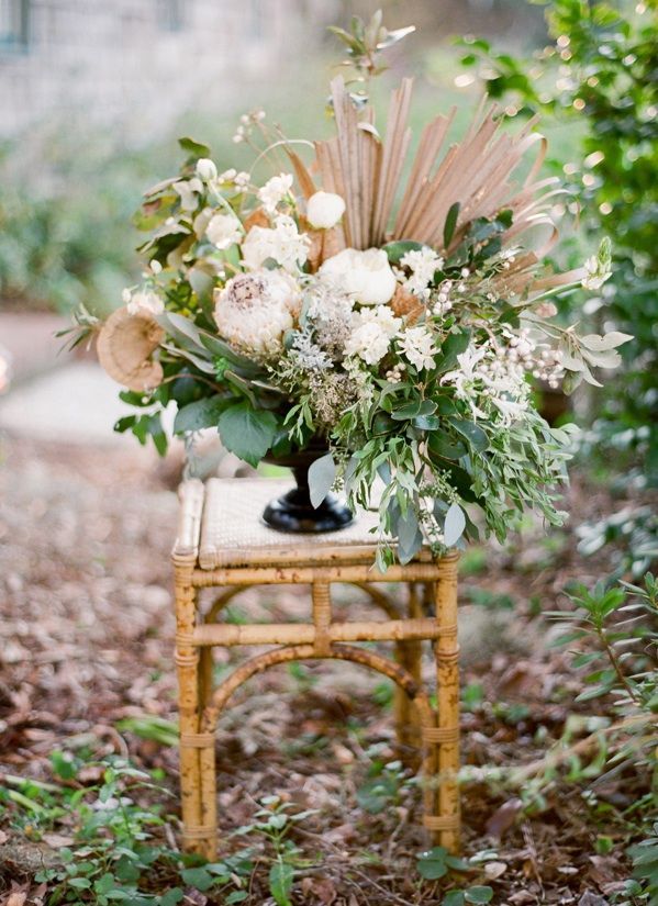 magnolia-plantation-charleston-wedding-flower-urn-decoration