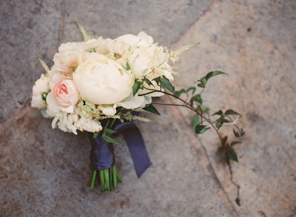 modern-elegant-white-bouquet