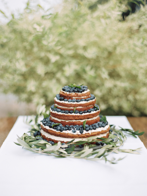 natural-uniced-wedding-cake