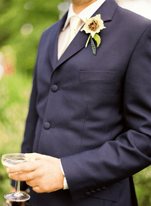 navy-grooms-suit-outdoor-wedding