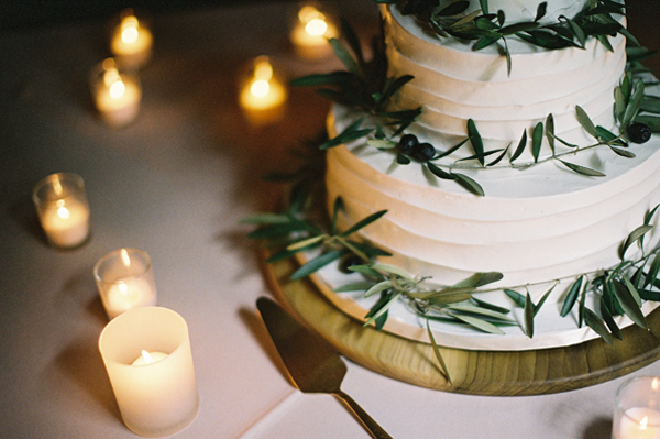 olive-branch-wedding-cake
