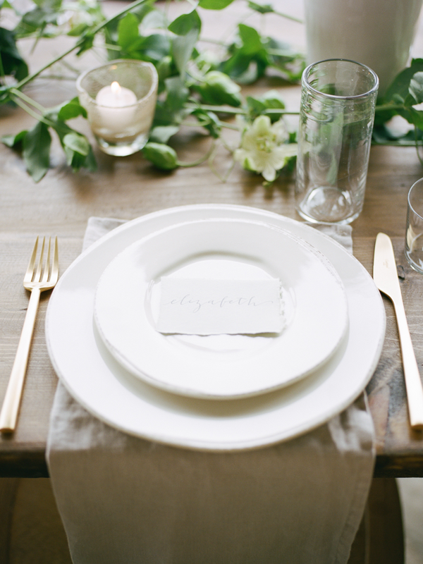 organic-table-setting-wedding
