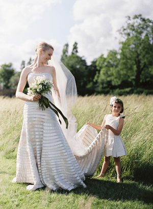 outdoor-wedding-flower-girl-ideas