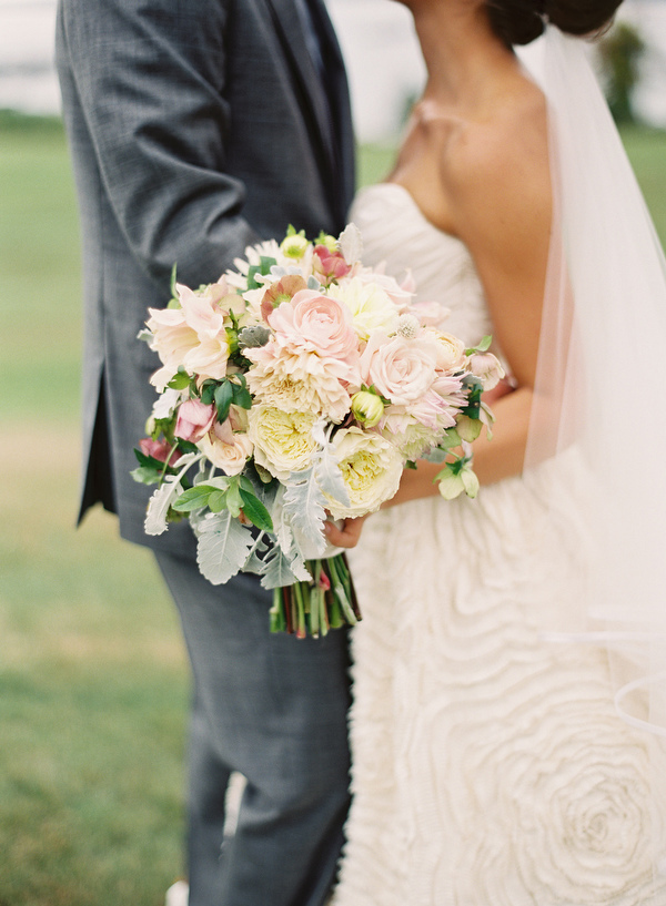 pale-pink-wedding-bouquets