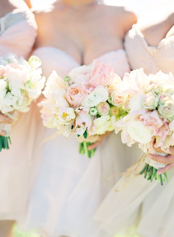 pink-blush-sarah-seven-bridesmaids-dresses-bouquets