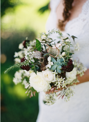 rustic-green-and-white-wedding-bouquet-ideas