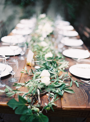 rustic-wedding-table-garland