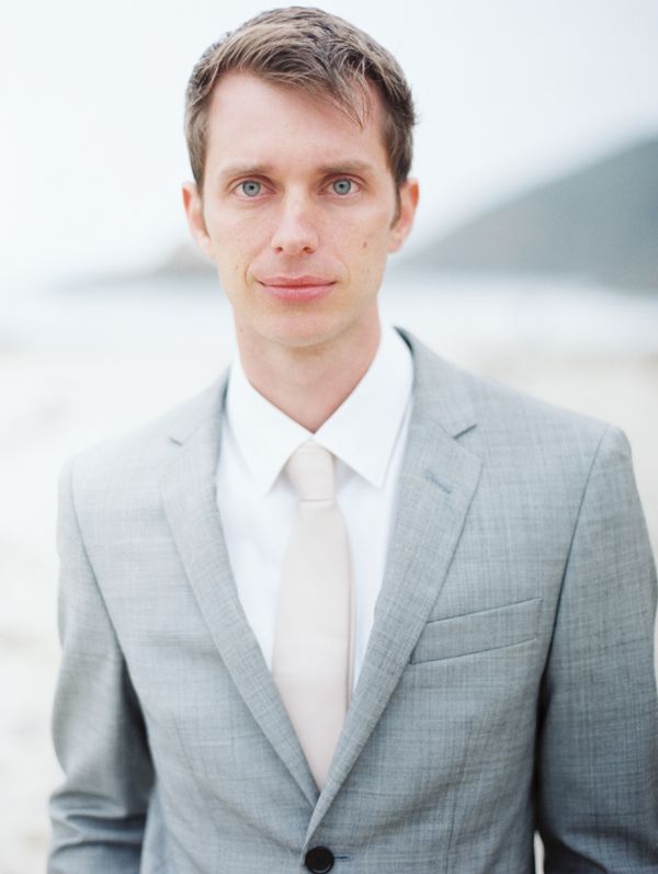 seaside-beach-groom-grey-suit-sand-tie