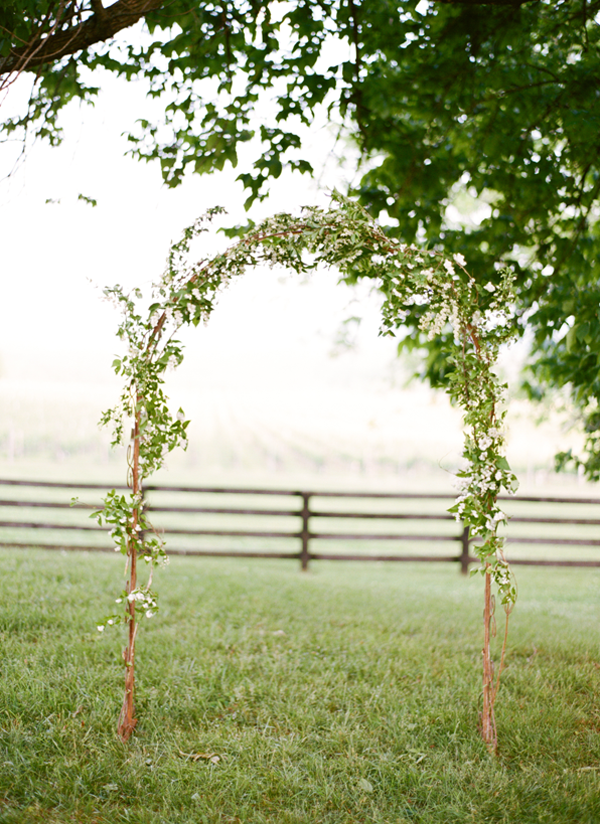 simple-outdoor-wedding-ceremony-arch-ideas