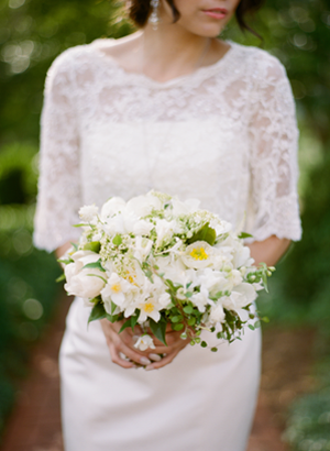 spring-white-elegant-wedding-bouquets