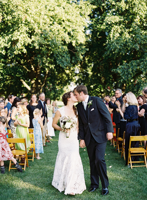 under-tree-outdoor-wedding-ceremony-ideas