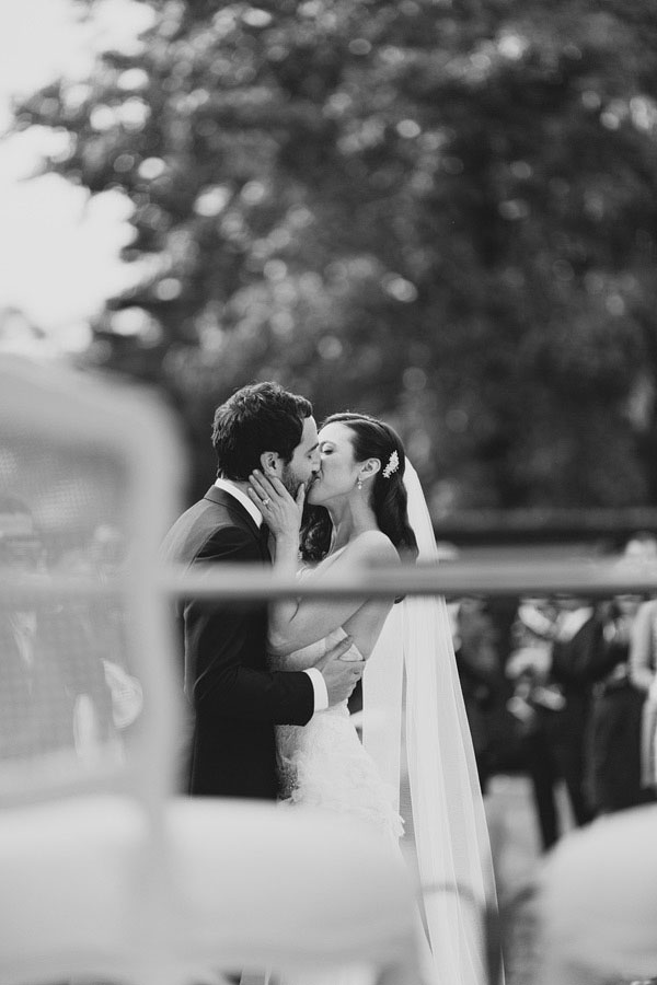 wedding-day-kisses-greaty-gasby-20s-wedding-estate-australia1