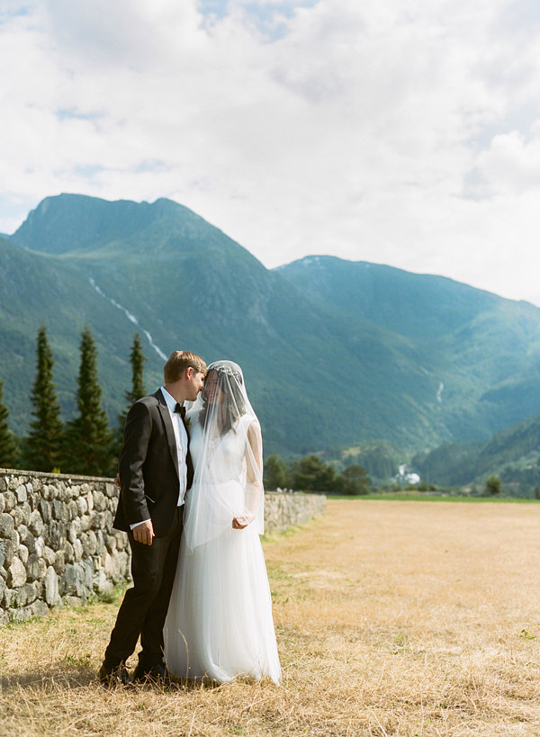 wedding-in-mountains-of-norway