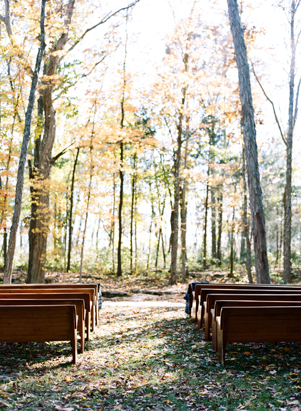 wedding-with-pews-outdoors