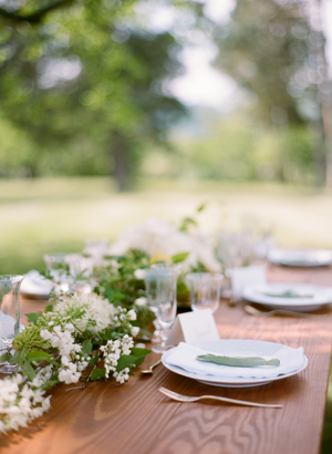 white-and-green-greenery-table-garland-wedding-ideas
