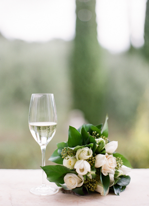 white-bouquet-champagne-italy