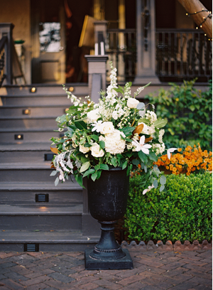white-flower-reception-urn-ideas