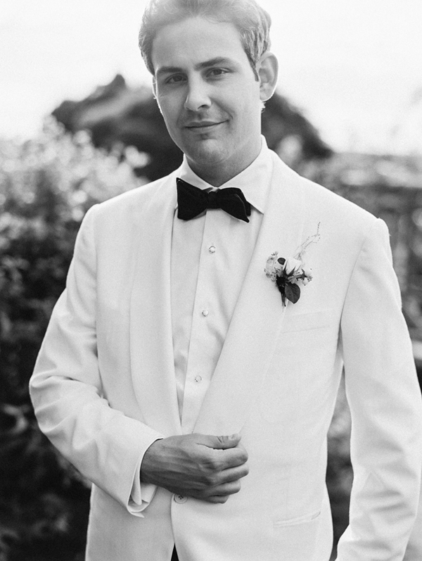white-jacket-black-tie-groom