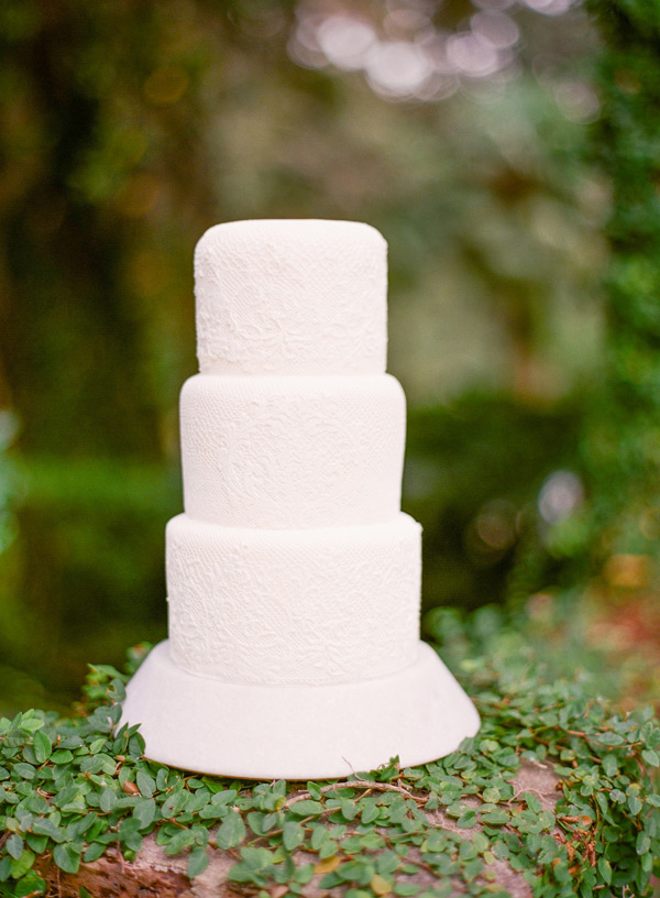 white-lace-simple-wedding-cake-ideas