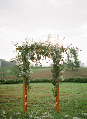 white-outdoor-wedding-ceremony-arch-decorations