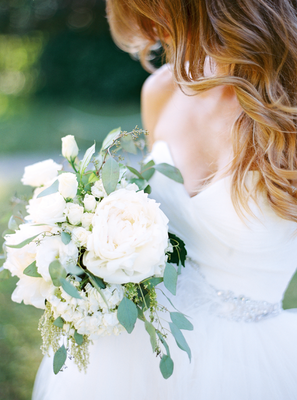 white-peony-wedding-bouquet-ideas