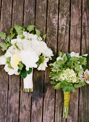 white-preppy-wedding-bouquet