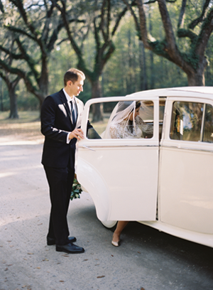 white-vintage-wedding-car-ideas