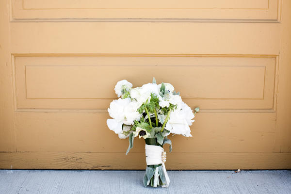 white-wedding-bouquets