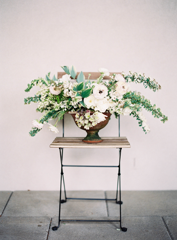 white-wedding-centerpiece-flowers