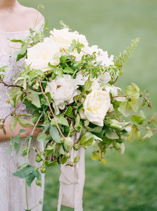 wild-and-organic-vine-wedding-bouquet