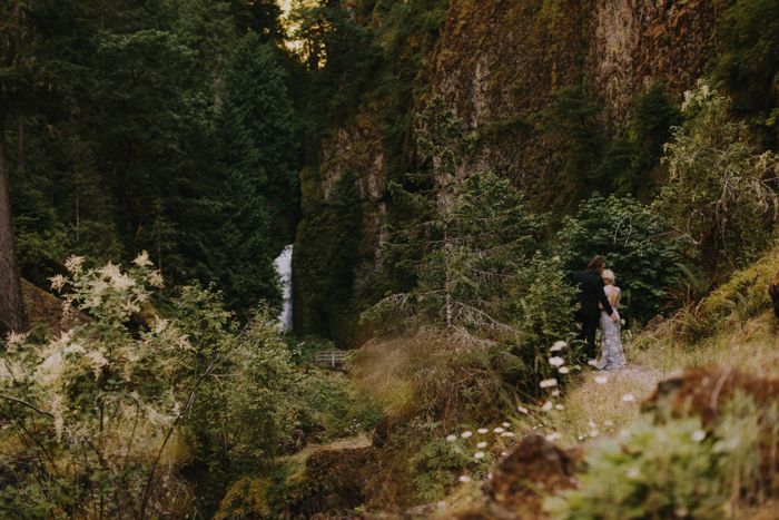 10-simple-outdoor-mountain-wedding