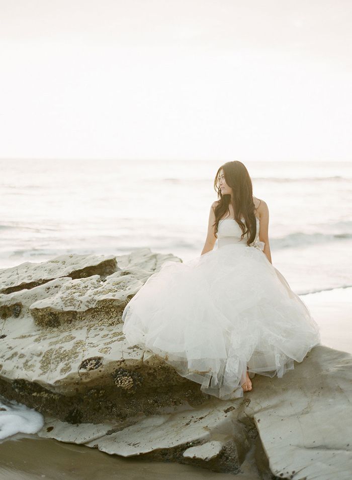13-chaviano-couture-wedding-gown-beach-photography