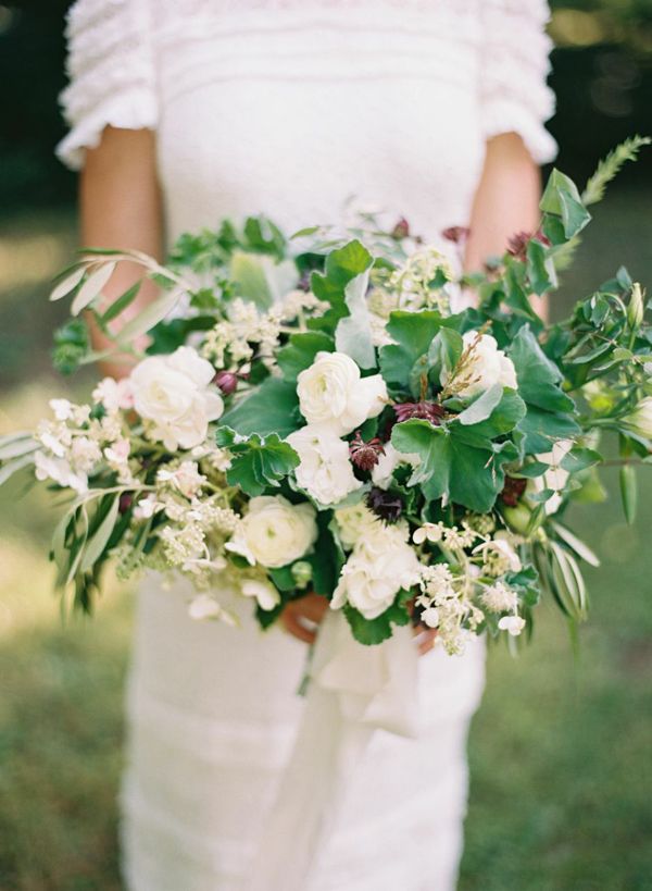15-elisa-bricker-white-green-wedding-bouquet