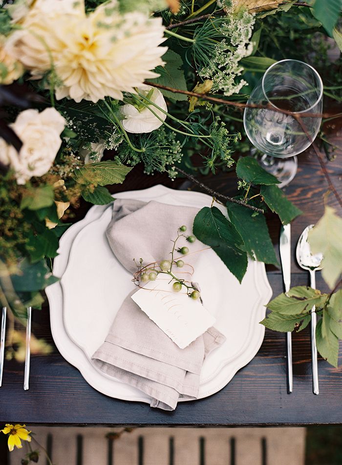 15-green-white-outdoor-wedding-inspiration
