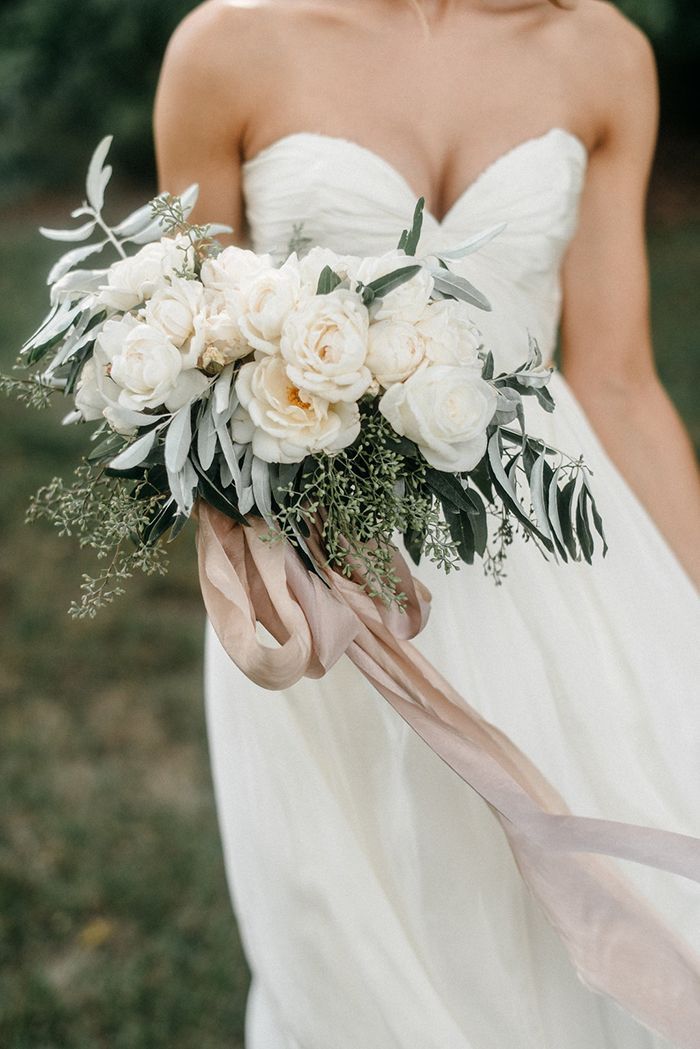 2-lush-winter-wedding-bouquet