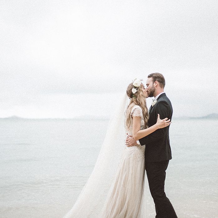 21-romantic-hawaii-beach-wedding