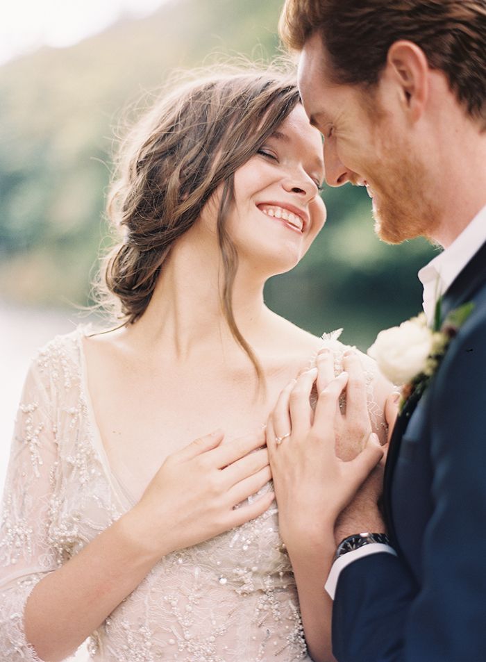 21-romantic-monique-lhillier-wedding-gown