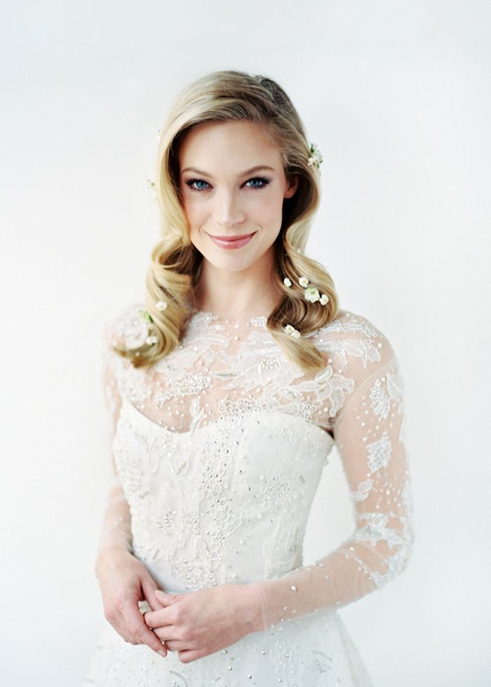 4-delicate-lace-wedding-gown