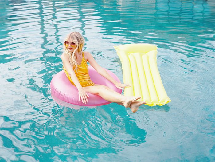 9-summer-pool-yellow-swimsuit