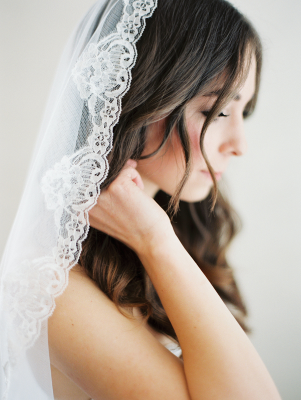 anitque-lace-wedding-veil
