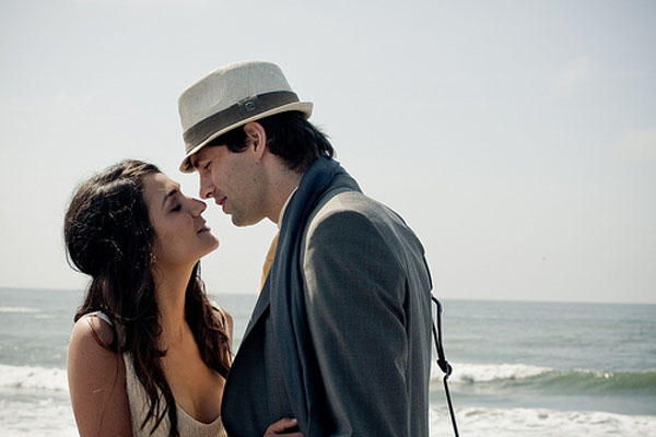 beach-wedding-kiss1