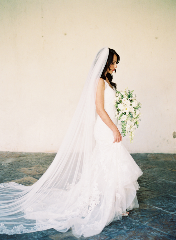 bride-classic-floor-length-veil-mexico