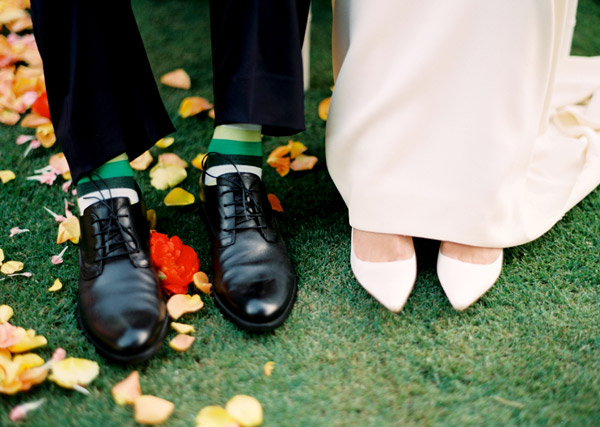 bride-groom-flowers-wedding