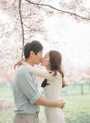 cherry-blossom-engagement-photos